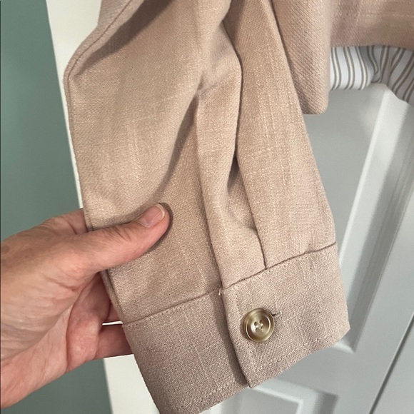 Thread & Supply Taupe Linen Blend Cropped Shirt Jacket - Picture 5 of 8